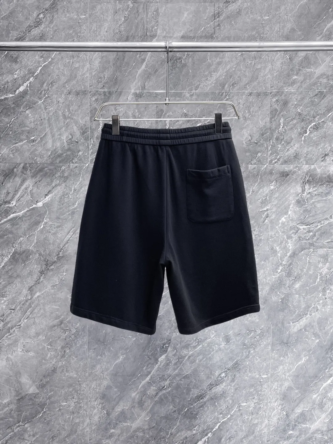 Balenciaga's three-standard complete 2026 summer New Arrival men's casual shorts, advanced custom-made Breathable fabric, Breathable fabric, extremely stretchy and comfortable, impeccable details, top-grade accessories, original logo design concept, delicate and soft feel! The upper body fit is awesome! Size: M-XXXL Please state your height and weight when ordering